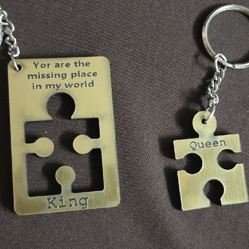 04 GOLDEN COUPLE KEYCHAIN