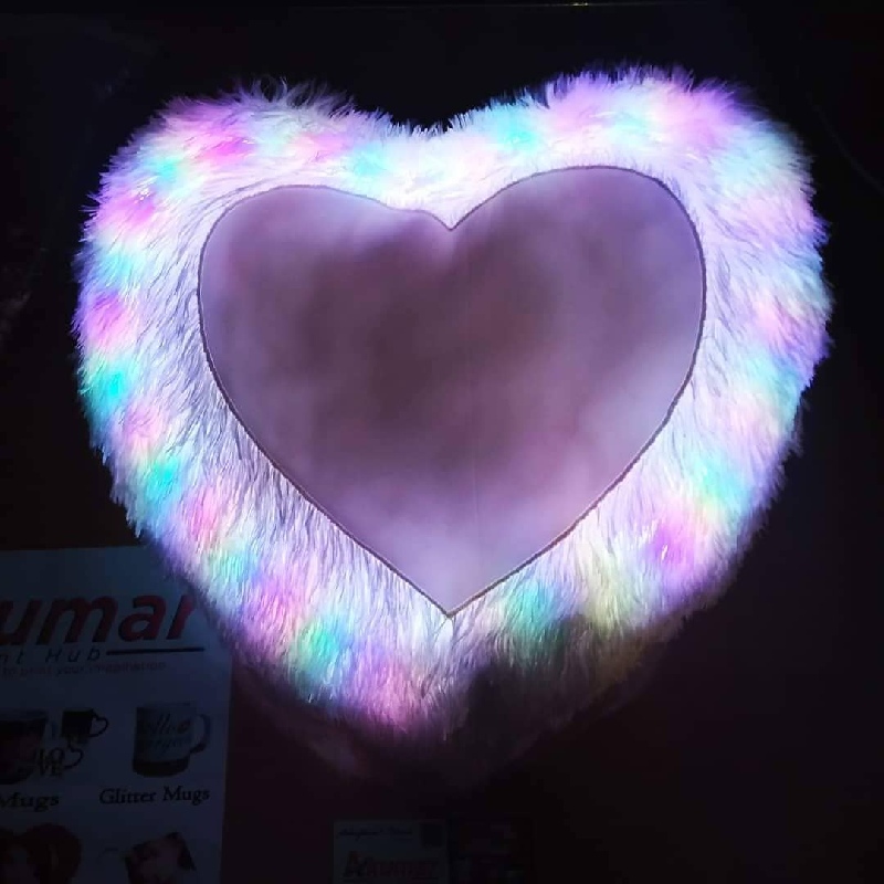 15 LED PILLOW MULTI COLOUR HEART