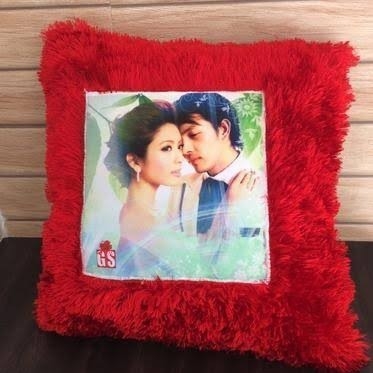 01 FUR PILLOW RED SQUARE