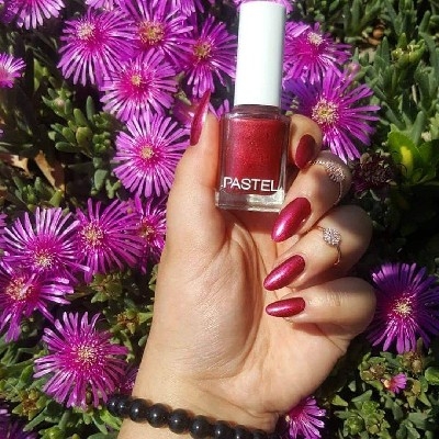Pastel nail polish