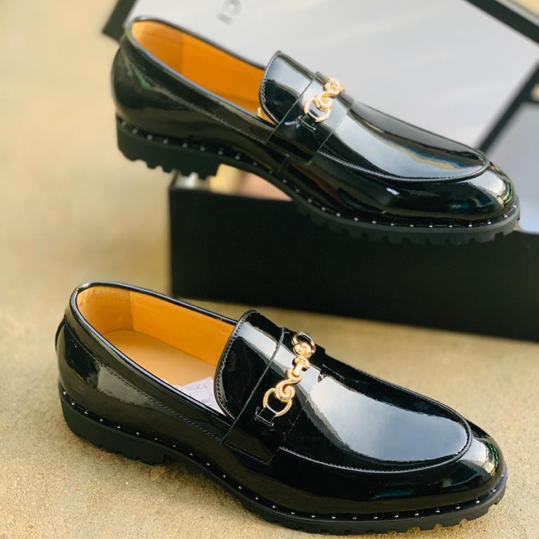 GOLDEN DROP PATENT LEATHER FOOTWEAR