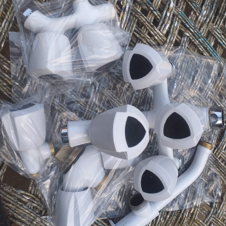 BATHROOM SET BRASS WITH PLASTIC HEAD