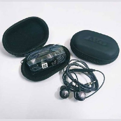 AKG Ledar Headphone