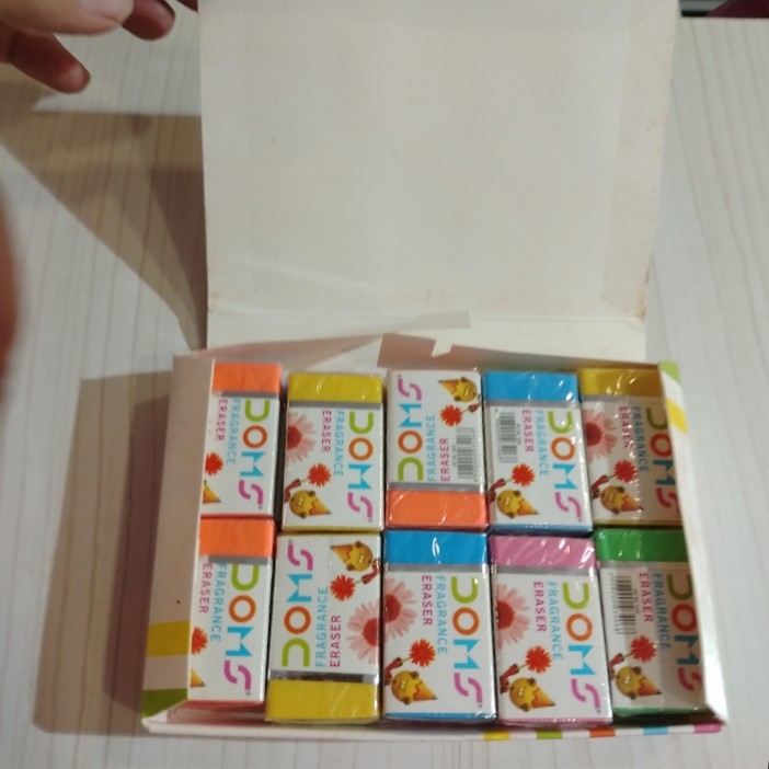 Fragrance Eraser, Doms