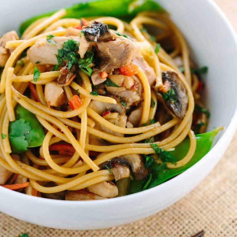 CHICKEN GARLIC NOODLES